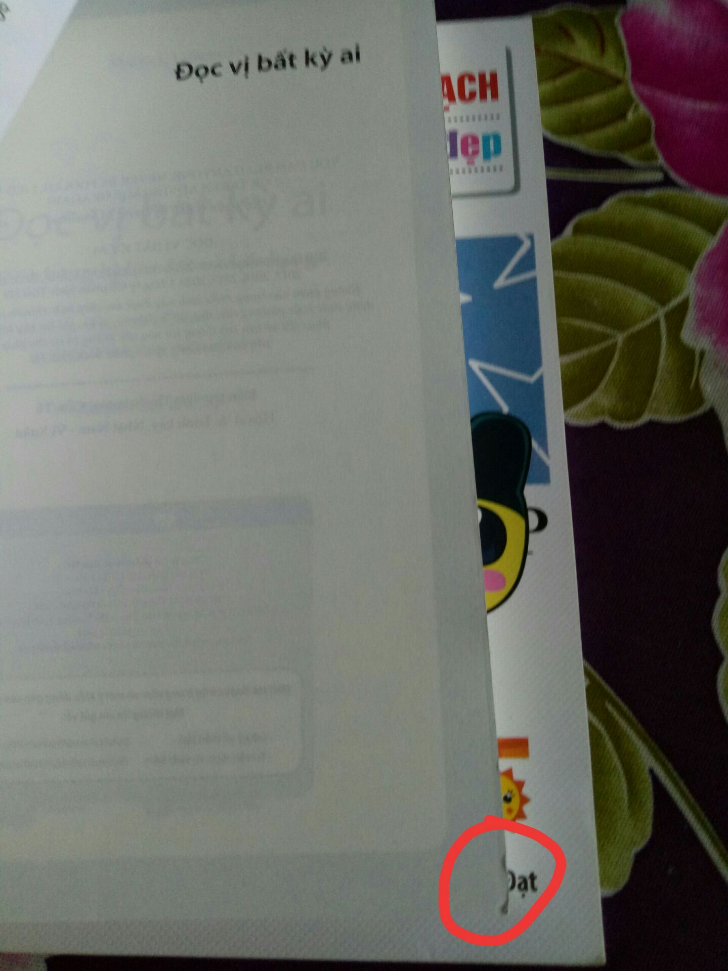 Lần đầu mua sách của tiki. Giao hàng nhanh. Nhưng sách bị lỗi khá nhiều. Với việc bảo quản sách không tốt thực sự khiến tớ không hài lòng ???