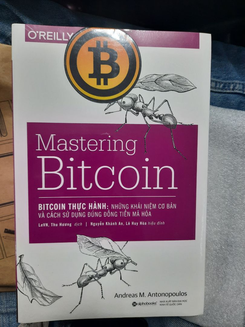 Về sản phẩm: Đóng gói kỹ. Sách đẹp.
Về giao hàng: status 15/5 - không nghe máy. Mình có nghe máy, gọi 3 cuộc mình đều nghe, nhưng người giao k trả lời. 17/5 gọi nhưng mình alo rất lâu mới được ng giao trả lời. Có thể đt người giao có vấn đề, nên xem lại để nhà mạng k đánh giá spam ạ.