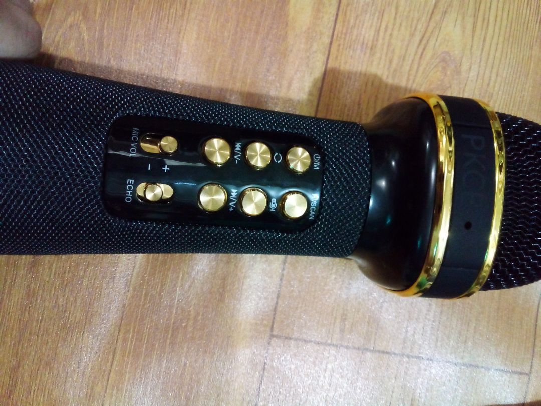 mic hay cực kì . âm thanh to rõ không bị re nghe rất êm tai . kết nối bluetooth đồ rất ok luôn không có vấn đề gì hết .