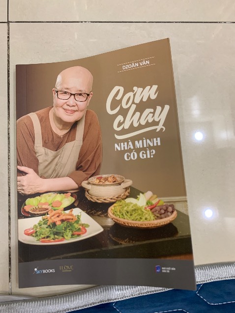 Sách màu rất đẹp, các món của cô đơn giản dễ nấu, nên mua!