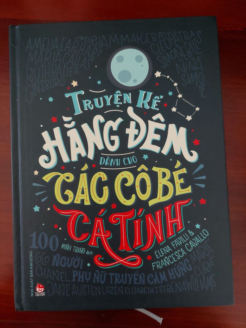 đóng gói sơ sài, bìa sách bị rách 1 ít