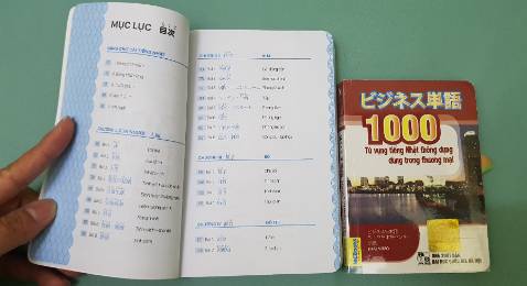 Sách màu gọn nhỏ đẹp, tiện lợi khi mang theo ra ngoài, nhưng nếu có thêm Tiếng Anh như cuốn bên cạnh mình mua riêng thì tốt hơn, giao nhanh gói kỹ, shipper nhiệt tình vui vẻ, thanks all