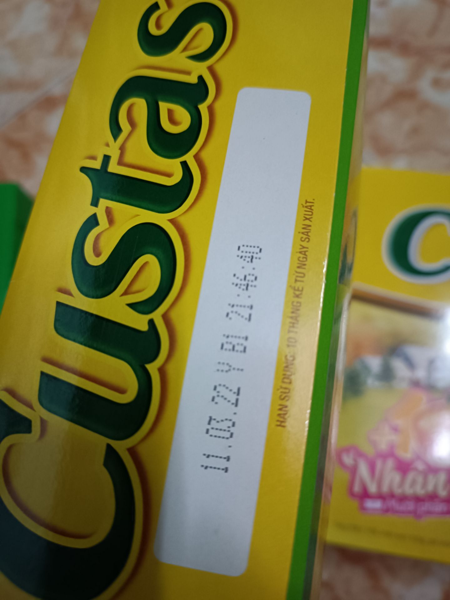 bánh thơm ngon, mềm mịn
hạn sử dụng còn xa, tận 10 tháng
giao hàng nhanh đóng gói cẩn thận
rất hài lòng