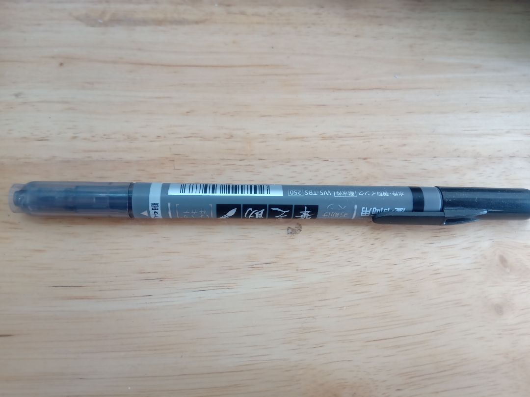 Giao hàng nhanh, bút viết đẹp. Mua được giá sale 19k.