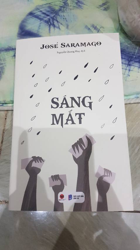 Mình mua cuốn chiến tranh tiền tệ các bạn lại giao cho mình cuốn : Sáng Mắt. Nếu không có sách chiến tranh tiền tệ bạn có thể nhắn mình, mình đợi nhưng các bạn làm ăn quá ẩu và ***. Hôm nay mình mở sách ra mới biết