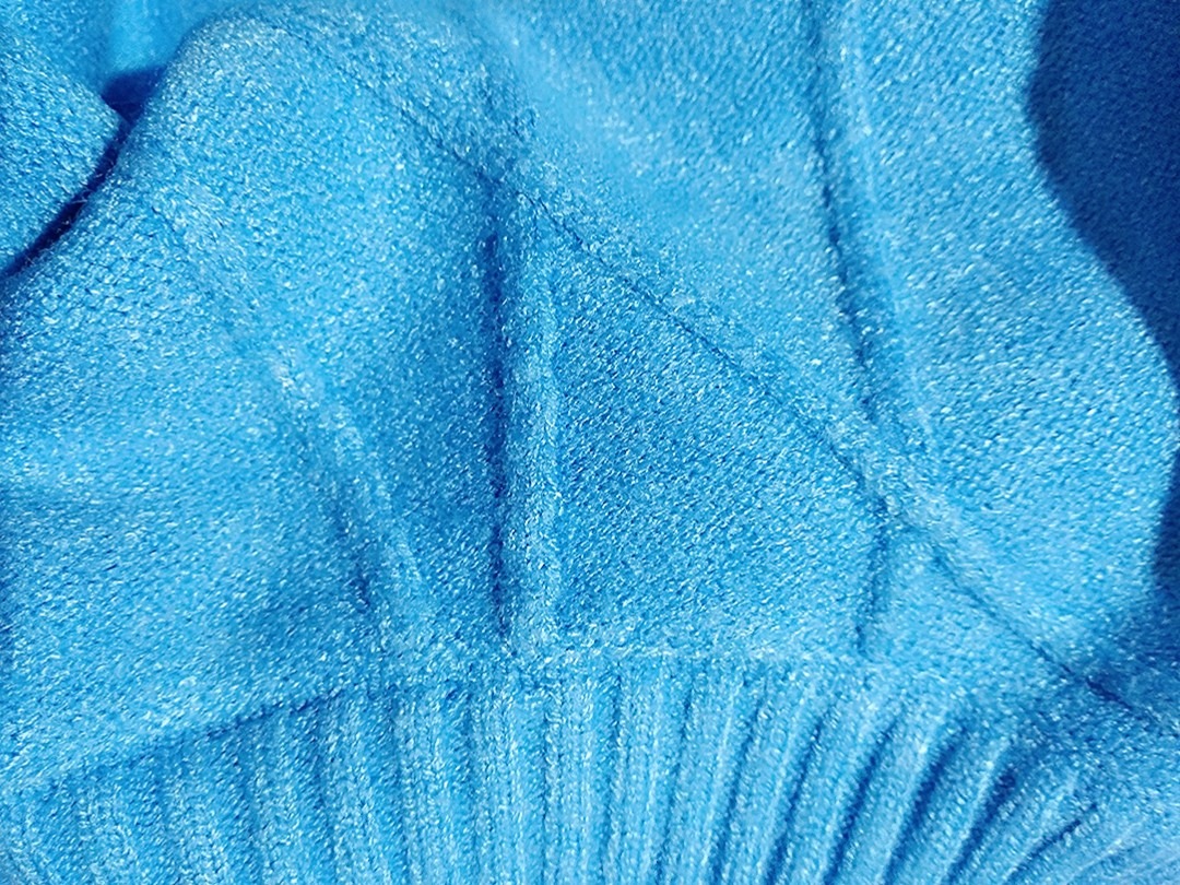 Rất hài lòng với mẫu sản phẩm này Áo Len Nữ Cổ Chui, chất liệu rất đẹp, màu sắc OK. Được kiểm hàng trước khi thanh toán nữa ? rất thích luôn ạ ?