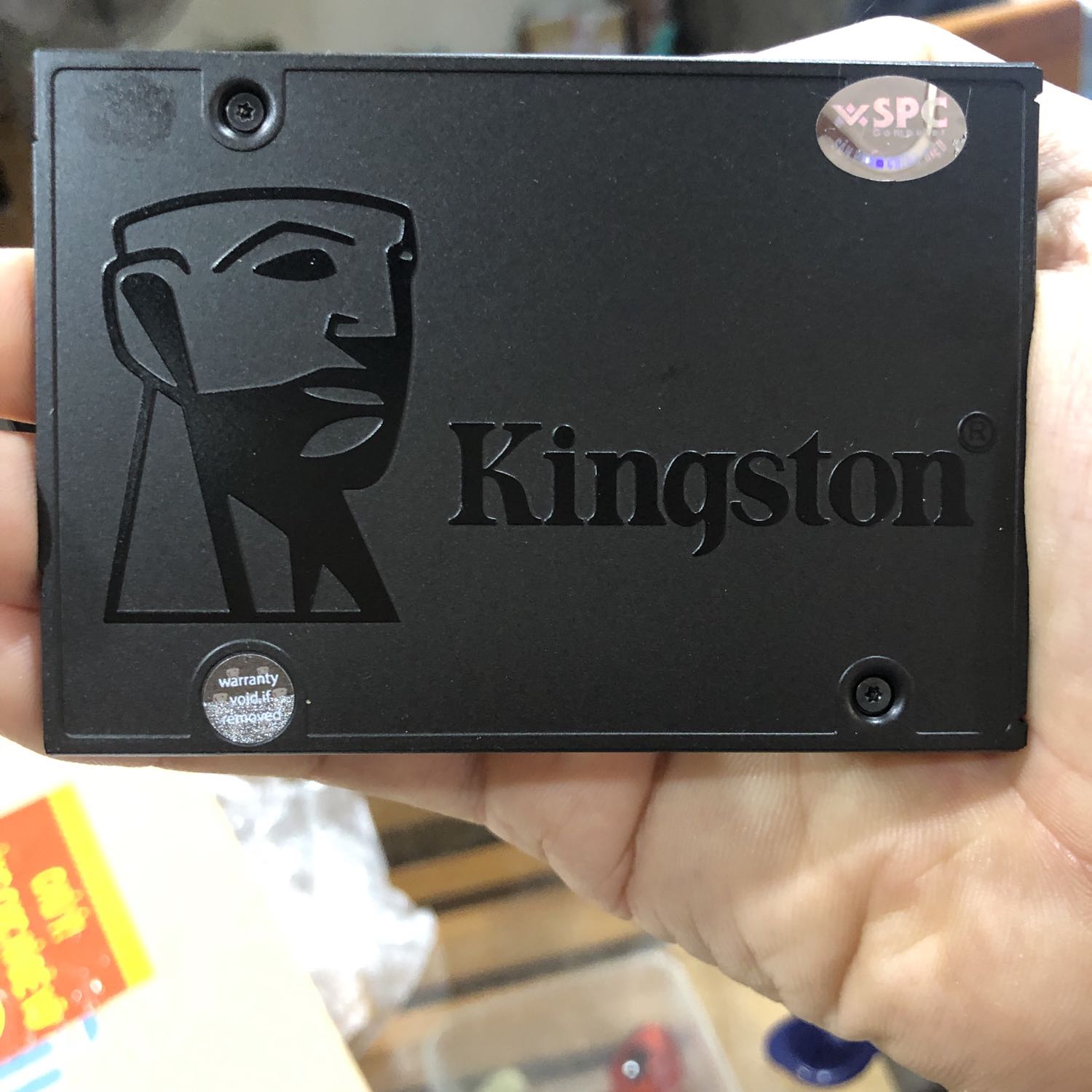 Hàng mới tinh, date 2021. Đóng gói cảnh báo hết sức...cảnh báo tuy nhiên không bọc xốp nổ nên lọc cọc trong hộp (shop lưu ý đóng gói cẩn thận hơn). Plug and play cài xong chạy vù vù. Vote shop 4 sao+. Đề nghị đóng gói cẩn thận hơn, thanks!