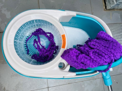 Mới dùng lần đầu mà bông lau bị rơi ra nhiều. Đề nghị đổi cái bông lau khác