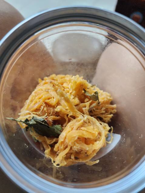 Sản phẩm không có địa chỉ sản xuất rõ ràng , không hạn sử dụng, mở hộp có mùi rất tệ.cần trả hàng