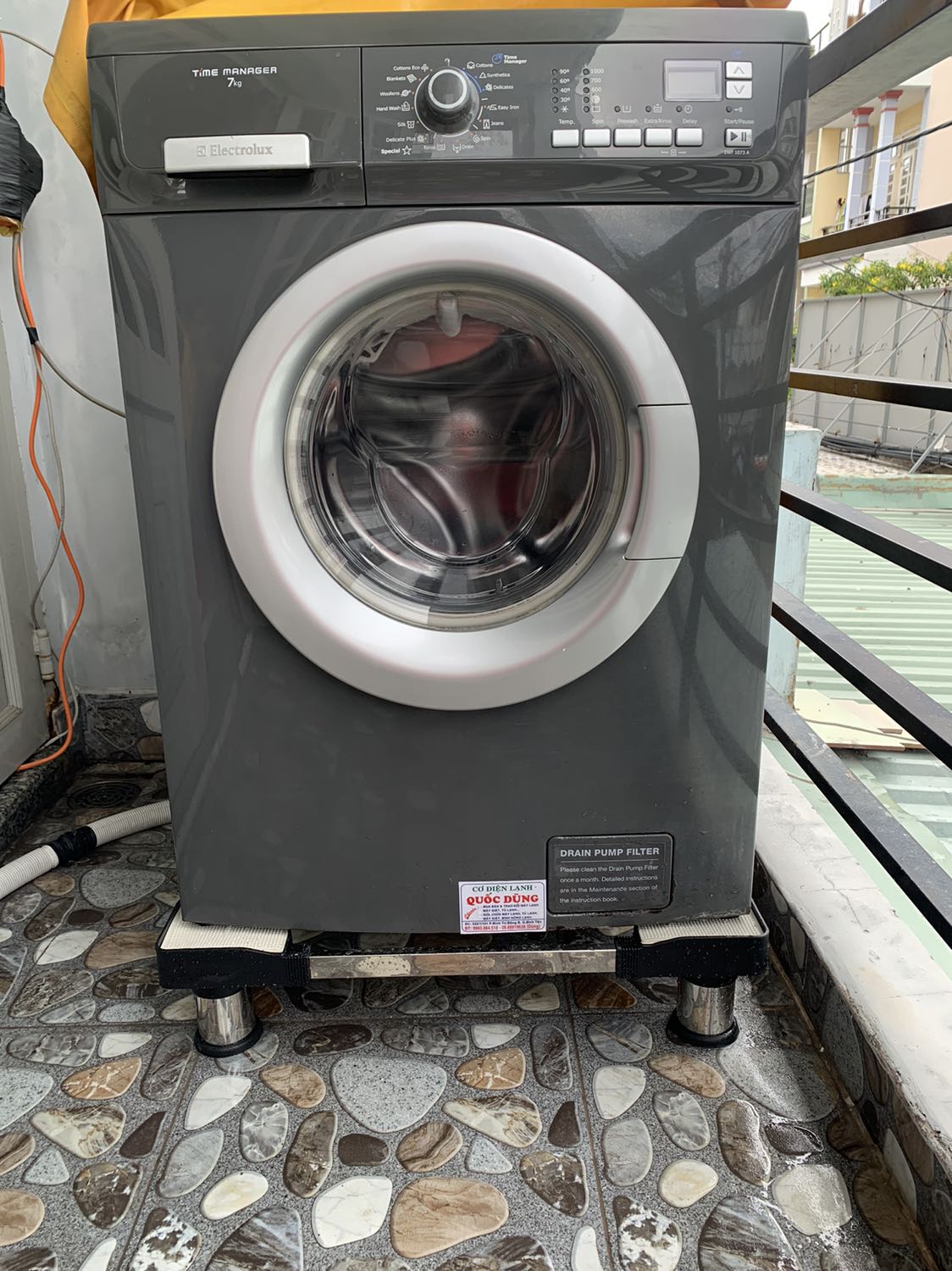 - Giao hàng đúng như lịch hẹn
- Hàng chất lượng, mẫu mã đúng như hình ảnh.
- Inox dày, nặng, chắc chắn.
- Chiều cao đủ cao để chống nước và bụi bẩn.