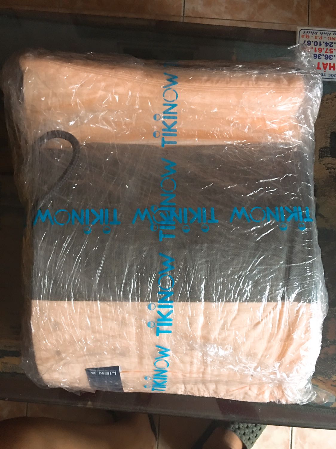 Không thấy có tikinow mà giao hàng vẫn siêu nhanh, trong buổi sáng là nhận được rồi. Tiki đóng gói kỹ, shipper dễ thương, chắc do giao nhiều quen nhà. Gối đúng chất liệu cao su, trước có mua 1 cái gối contour như này mà không có thương hiệu, so sánh thì thấy hàng của Lien Á chuẩn hơn hẳn