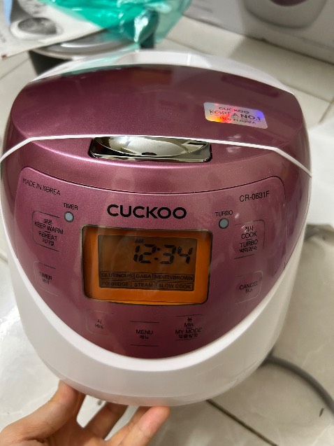 Nồi thiết kế gọn nhỏ, cơm chín ngon tuy vậy tiếng báo nhỏ quá nên hay quên tắt, nhiều chức năng khá phức tạp khi dùng