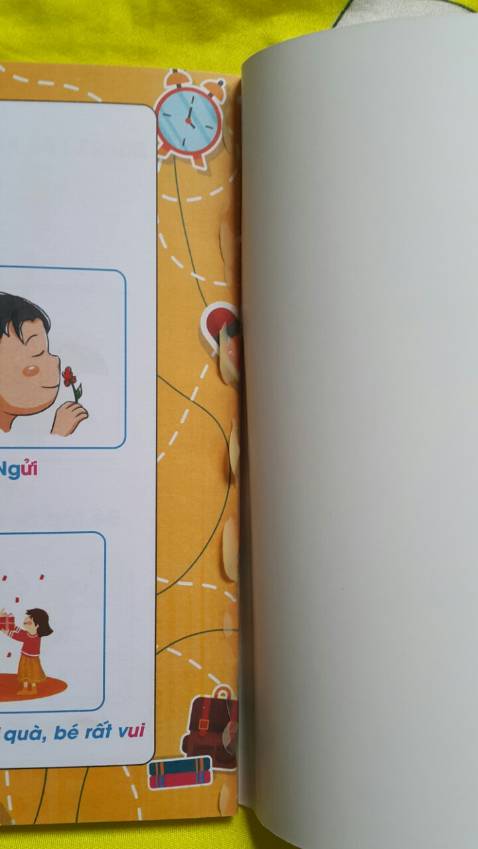 Nội dung sách bắt mắt đẹp nhưng đóng sách thì ôi thôi vừa mở ra là bìa bung đằng bìa sách đi đằng sách. Mình sợ cho Bé học được mấy bữa sẽ rơi ra từng trang. ... Đề nghị nhà cung cấp xem lại kỹ trước khi giao hàng.