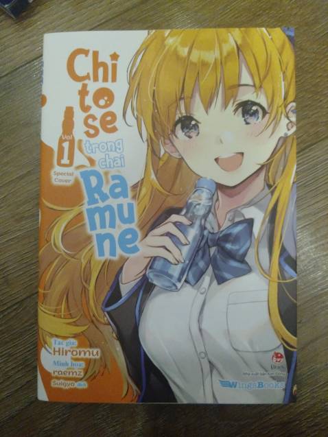 Đầu tiên cảm ơn Tiki đã giao hàng, nhanh và không bị df. Về sách, mình đánh giá hình thức đẹp, bìa áo giới hạn, obi xinh. Sách dày cầm chắc tay, giấy in khá mượt, minh hoạ đẹp nha. Nội dung thì k bàn luận gì vì mình chưa đọc, nhưng biết chắc đây là một bộ romcom rất nổi trội. Có thể nó có phần triết lý quá (như tập 1 này mình biết k có romcom gì nhiều đâu) thành ra kén người đọc (kiểu Oregairu ấy), nhưng k vì thế mà độ sâu sắc, chiều sâu nhân vật hay cốt truyện bị giảm đi phần nào đâu. Tóm lại đáng tiền, nếu được thì mua thử về đọc nha (｡•̀ᴗ-)✧