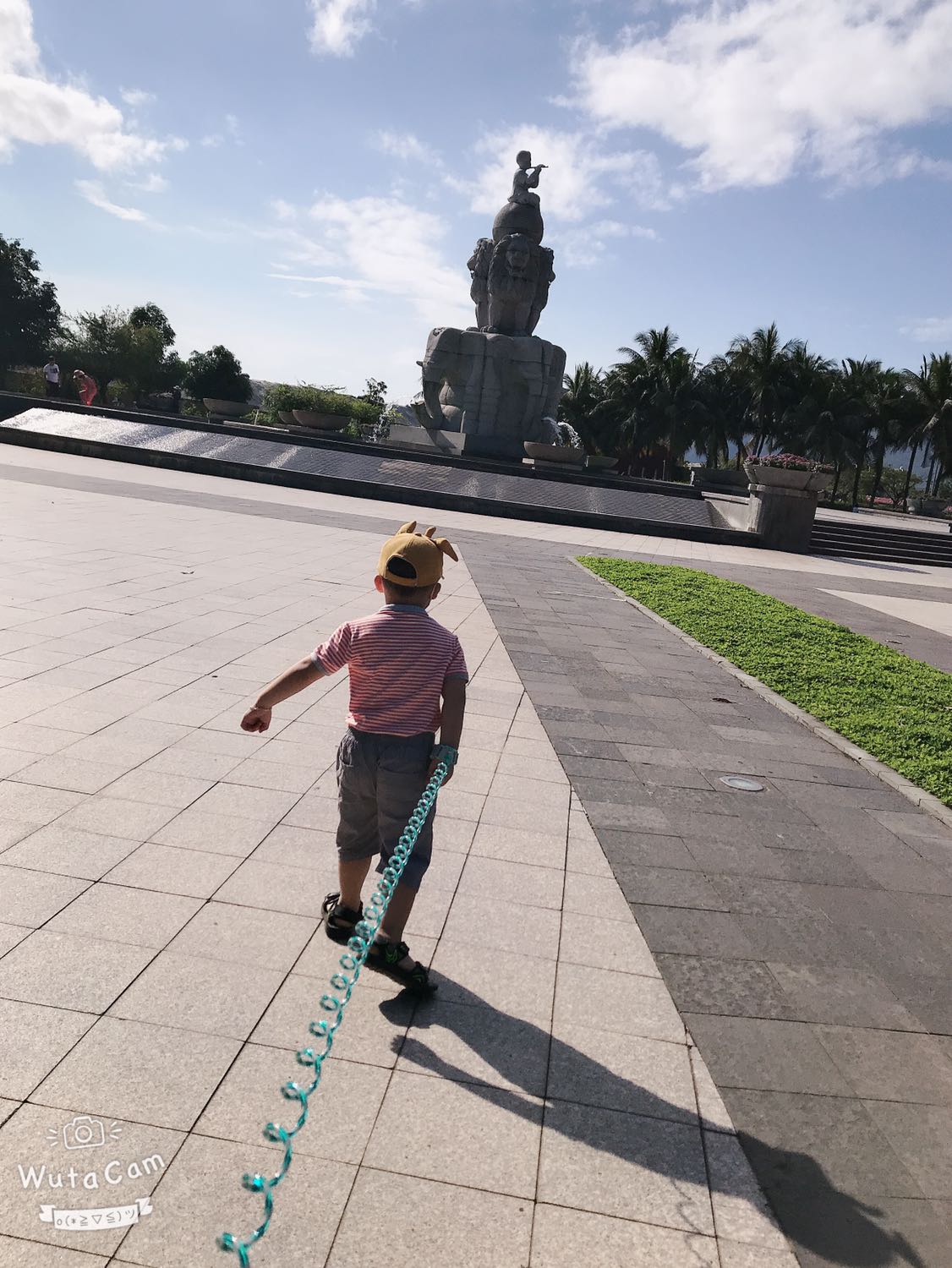 Cực kì hài lòng ạ. Dắt con đi chơi nhàn tênh. Nhóc nhà mình cực hiếu động nên k chịu đứng yên 1 chỗ. Nhờ có dây này mà hôm rồi 2 mẹ con đi chơi khoẻ dễ sợ, k sợ lạc con.cảm ơn shop rất nhiều ạ