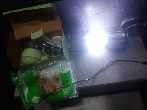 Sản phẩm dễ dùng, đầy đủ phụ kiện, chưa thử tính năng nạp điện bằng năng lượng mặt trời. Hàng giao nhanh Sản phẩm dễ dùng, đầy đủ phụ kiện, chưa thử tính năng nạp điện bằng năng lượng mặt trời. Hàng giao nhanh