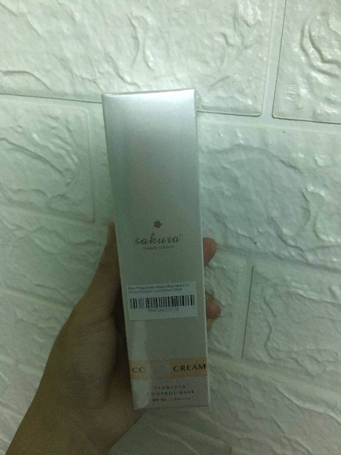 Rất thích xài *** Cream của Sakura, mịn và che khuyết điểm rất tốt. Nay có trên tiki càng tiện lợi, giao hàng rất nhanh, đóng gói cẩn thận, tem mã vạch check đều đầy đủ. Đặt từ sáng là trưa đã nhận rồi