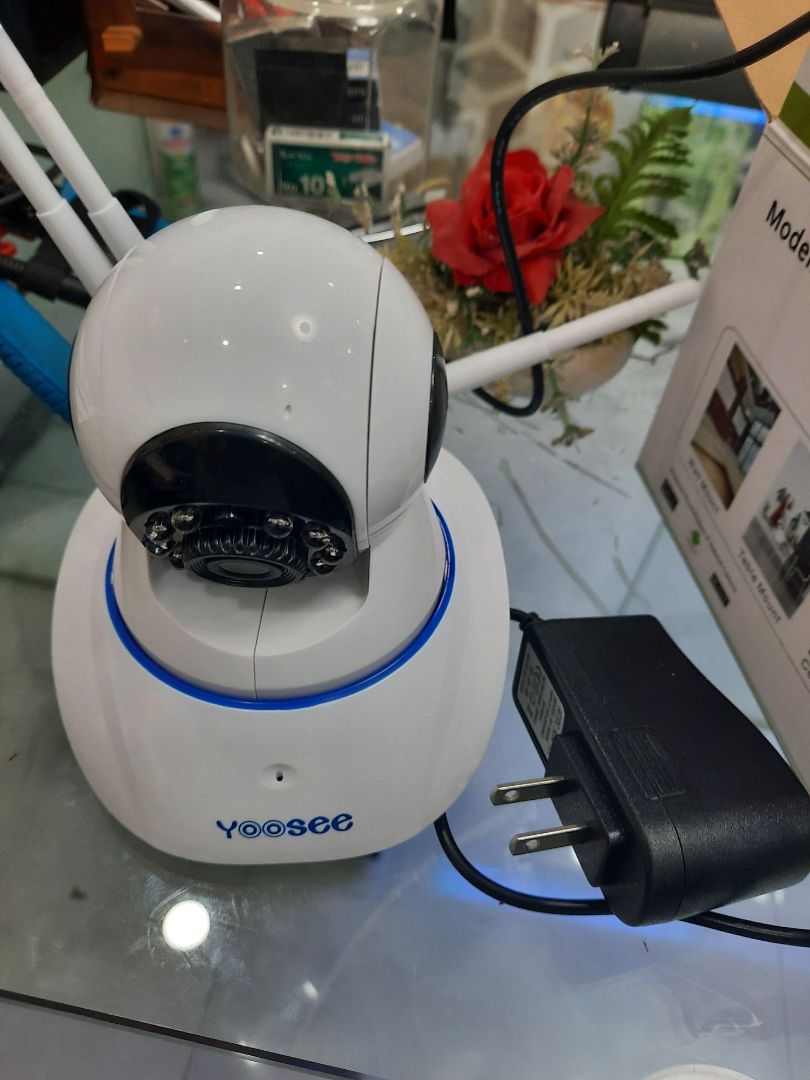 hàng lỗi, không có nút reset, không có chỗ gắn LAN. Không nên mua