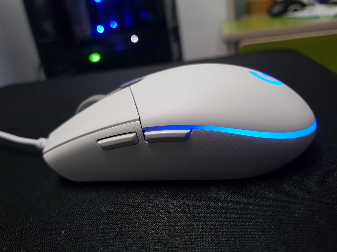 Chuột đúng loại đã quảng cáo. Đóng gói cẩn thận.
Tem bảo hành dán lên feet chuột nên mình đã phải tháo bỏ, hi vọng không cần phải bảo hành chứ lột mất tem rồi. Cửa hàng cần dán tem cẩn thận hơn. Chuột đúng loại đã quảng cáo. Đóng gói cẩn thận.
Tem bảo hành dán lên feet chuột nên mình đã phải tháo bỏ, hi vọng không cần phải bảo hành chứ lột mất tem rồi. Cửa hàng cần dán tem cẩn thận hơn.