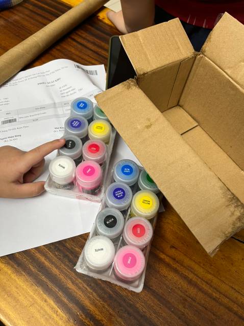 Shop tào lao. Giao hàng không đúng. Đặt 12 màu mà giao đơn 8 màu. Giao đã lâu còn sai. Báo TIKI đổi hàng xong thì đợi 2 tuần sau lại giao vẫn là 8 màu. 
Tiki & Thiên Long Official Store làm ăn chán quá! Shop tào lao. Giao hàng không đúng. Đặt 12 màu mà giao đơn 8 màu. Giao đã lâu còn sai. Báo TIKI đổi hàng xong thì đợi 2 tuần sau lại giao vẫn là 8 màu. 
Tiki & Thiên Long Official Store làm ăn chán quá!