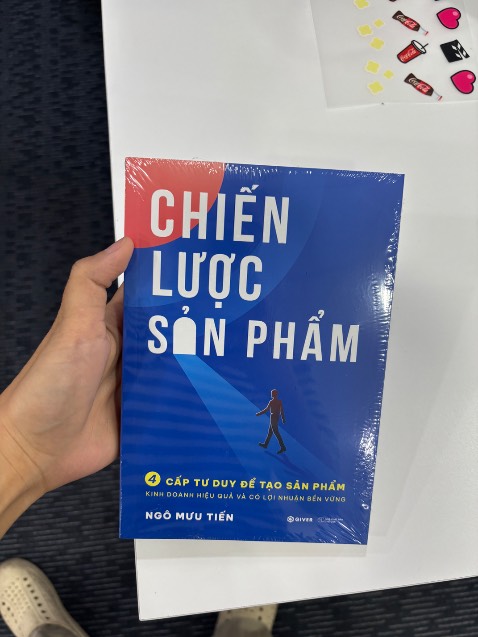 Không dài dòng, không hàn lâm, sách này như cà phê sữa đá: dễ uống nhưng tỉnh táo! Đọc xong là muốn gọi ngay team họp để… vẽ lại phễu sản phẩm từ đầu