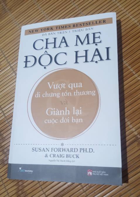 Sách phù hợp với các bạn muốn chữa lành vì những tổn thương xuất phát từ gia đình. Các bậc phụ huynh cũng có thể tham khảo để hiểu và tránh làm tổn thương đến các con.