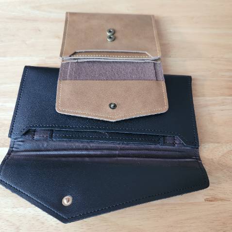 Giao đúng hàng, túi, ví tất cả rất ưng ý
Đóng gói cẩn thận
Lại dc giảm giá nhiều
M mua 3sp mà có 145k👍👍👍