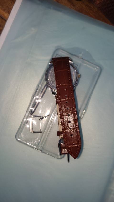 Đẹp, giá rẻ, chất lượng, kèm dụng cụ thay dây rất dễ dàng. Dây mền, dẻo, êm tay.