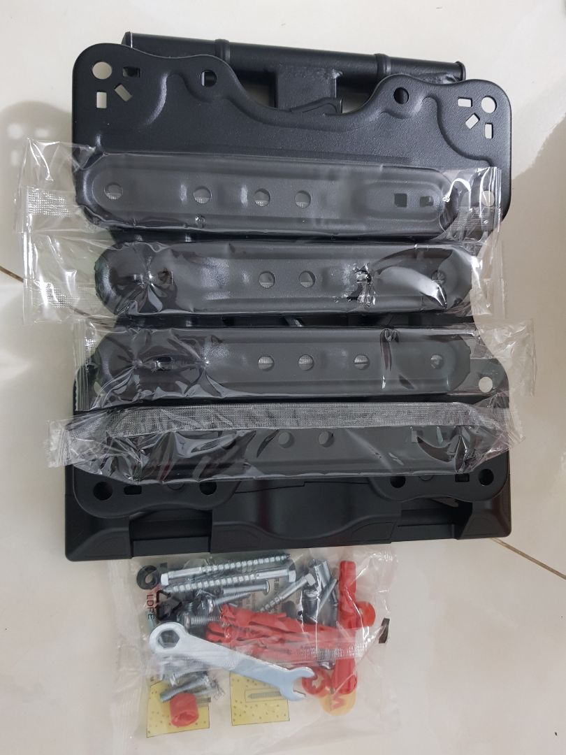 với giá này thì quá ngon, sản phẩm chắc chắn, có thể nói là nặng hơn cả cái tivi -)) gắn xoay kiểu nào cũng được, không sợ tivi bị xéo, xa gần tùy ý, rất nên mua