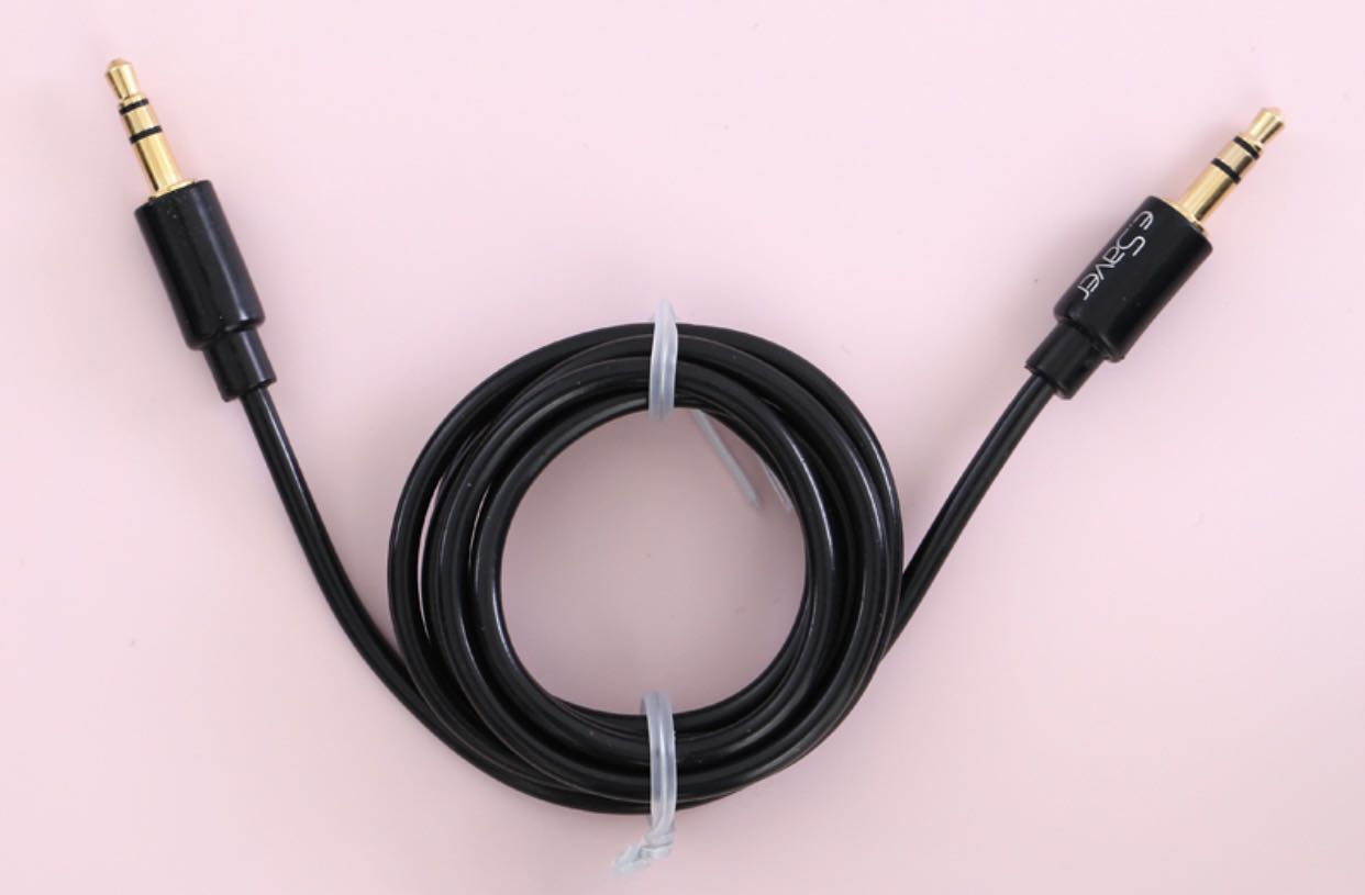 nhỏ gọn, thuận tiện cho người dùng kết nối các thiết bị với nhau để phát nhạc. Thiết kế 2 đầu cắm có jack cắm tương tự nhau. nhỏ gọn, thuận tiện cho người dùng kết nối các thiết bị với nhau để phát nhạc. Thiết kế 2 đầu cắm có jack cắm tương tự nhau.