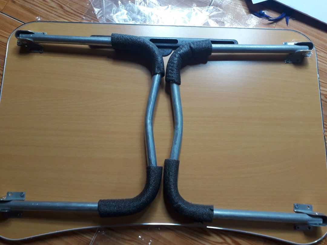 hàng tốt đóng gói cẩn thận và giao hàng nhanh viền bàn có vài chỗ bị xước nhẹ  mút xốp bị rách nhưng nói. chung k quá ảnh hưởng về chất lượng sp . mk thấy ok ?