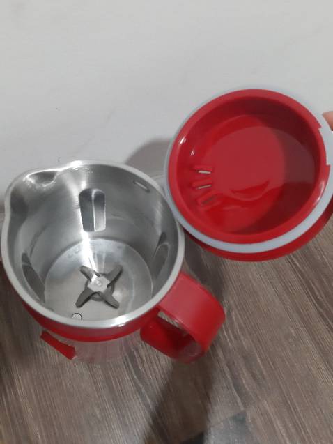 máy xay khá nhuyễn, có hơi ồn chút lúc nấu
một lần nấu được khoảng 500ml thành phẩm, mình thấy khá ổn cho 1-2 người