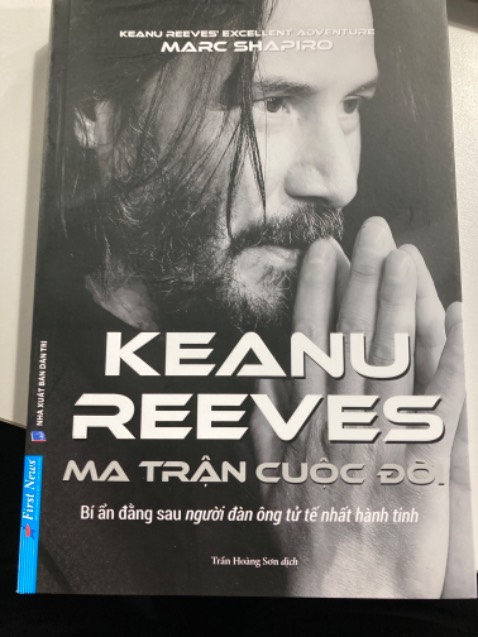 Đọc về những trãi nghiệm riêng biệt và điều tạo nên một Keanu khác biệt nhưng giản dị và tử tế như hôm nay! 
Việc hay hoặc không tuỳ thuộc vào bạn có thích kiểu hành văn kể về cuộc đời một người nào đó qua những trích đoạn.