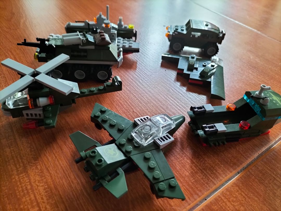 Bộ đồ chơi rất nhiều chi tiết, trẻ rất thích, shop gói hàng cẩn thận, vô cùng hài lòng