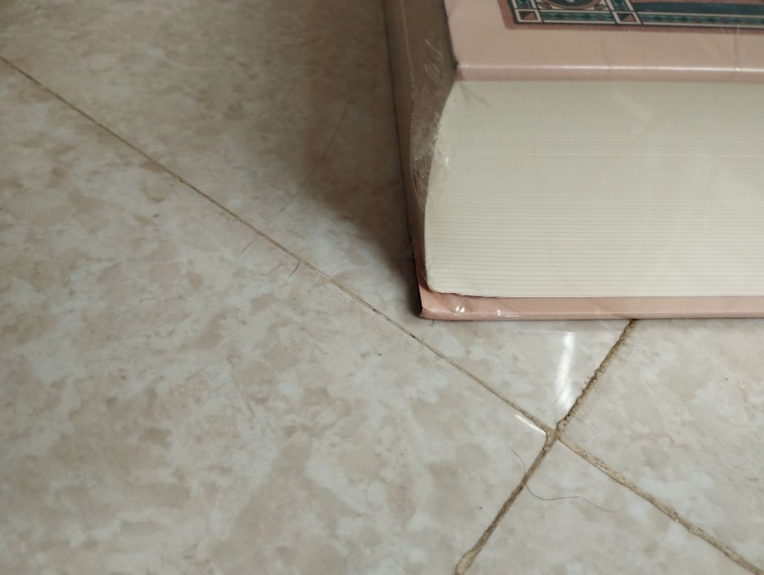 còn nguyên seal, sách mới gần như không bị hư hỏng gì