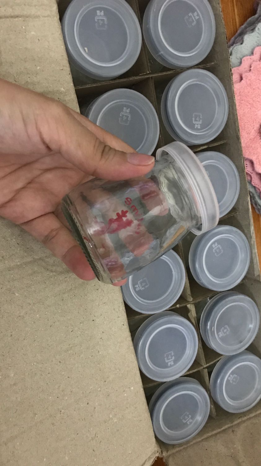 Mọi thứ ok. 
Ship nhanh. 
Gói hàn chuẩn đẹp. 
Chất lượng tốt. 
Chỉ có hình trên hủ hơi nhoè?