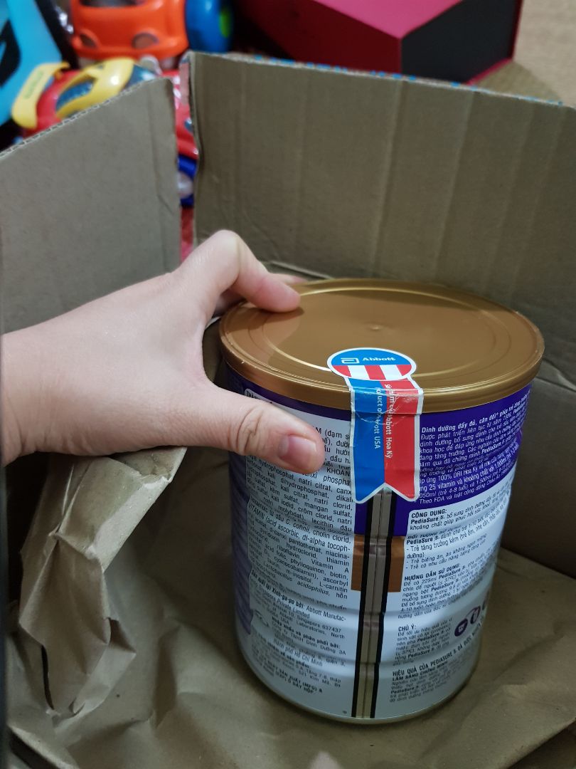 thực sự thấy thất vọng . nhận hàng bị xước. bẩn tem cũng trầy. đóng hộp cực kỳ cẩu thả có mỗi tờ giấy mỏng. mình thực sự ko muốn nhận sản phẩm này. mâtz tiền mua chứ phải ko đâu nhận được sp không tốt. NG đủ chỗ. mình cần  tiki giải thích