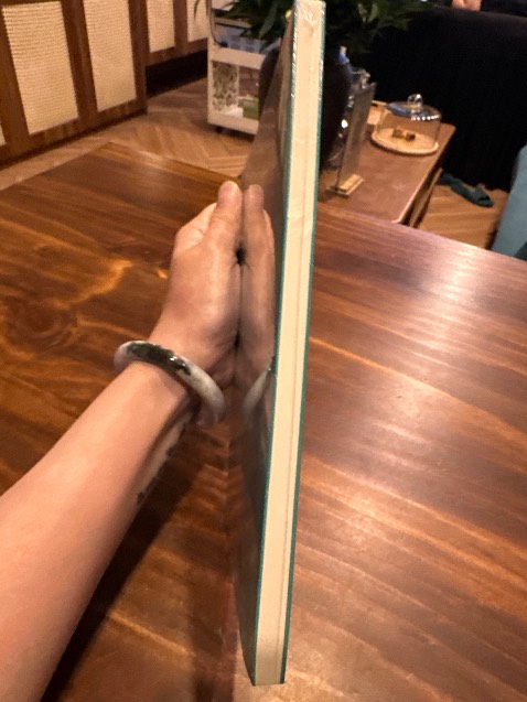 Mình đặt bản bìa cứng nhưng shop giao bìa mềm! Nhueng giá là giá bìa cứng! Trong khi bìa mềm giá bìa chỉ 52k