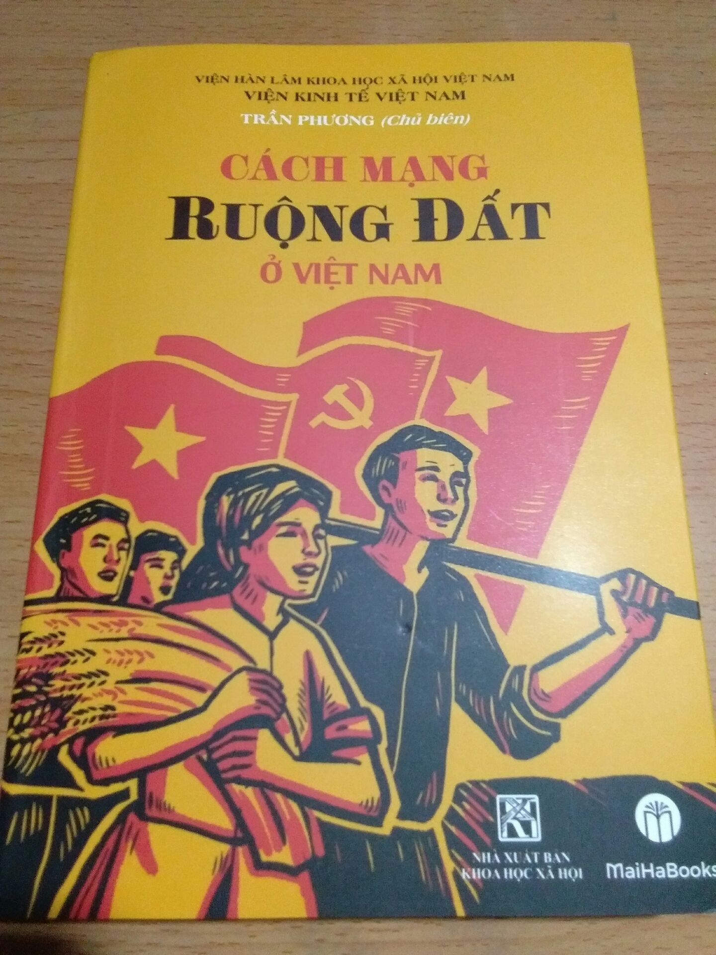 Shop gói hàng cẩn thận, chu đáo, có lớp bọc trong chống va đập (mà mình lột hết rồi do sợ dính cô vy kkkkk), kèm theo 1 bức tâm thư siêu cute :))