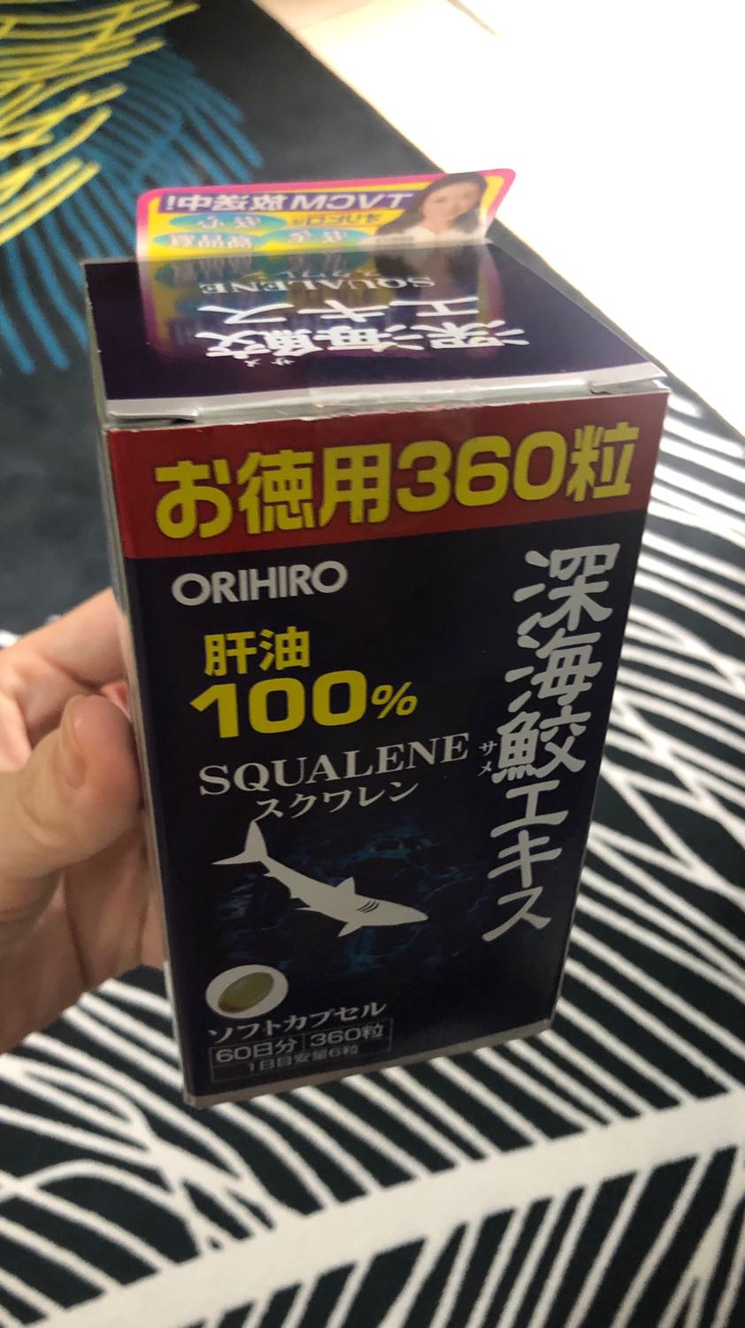 Sản phẩm này chắc là hàng xách tay, k thấy nhãn phụ và tem chống hàng giả, và thông tin hướng dẫn sử dụng, hộp thì vẫn được niêm phong. Phía trong lọ thì k thấy seal chỉ có miếng nylon nhét vào trong hủ