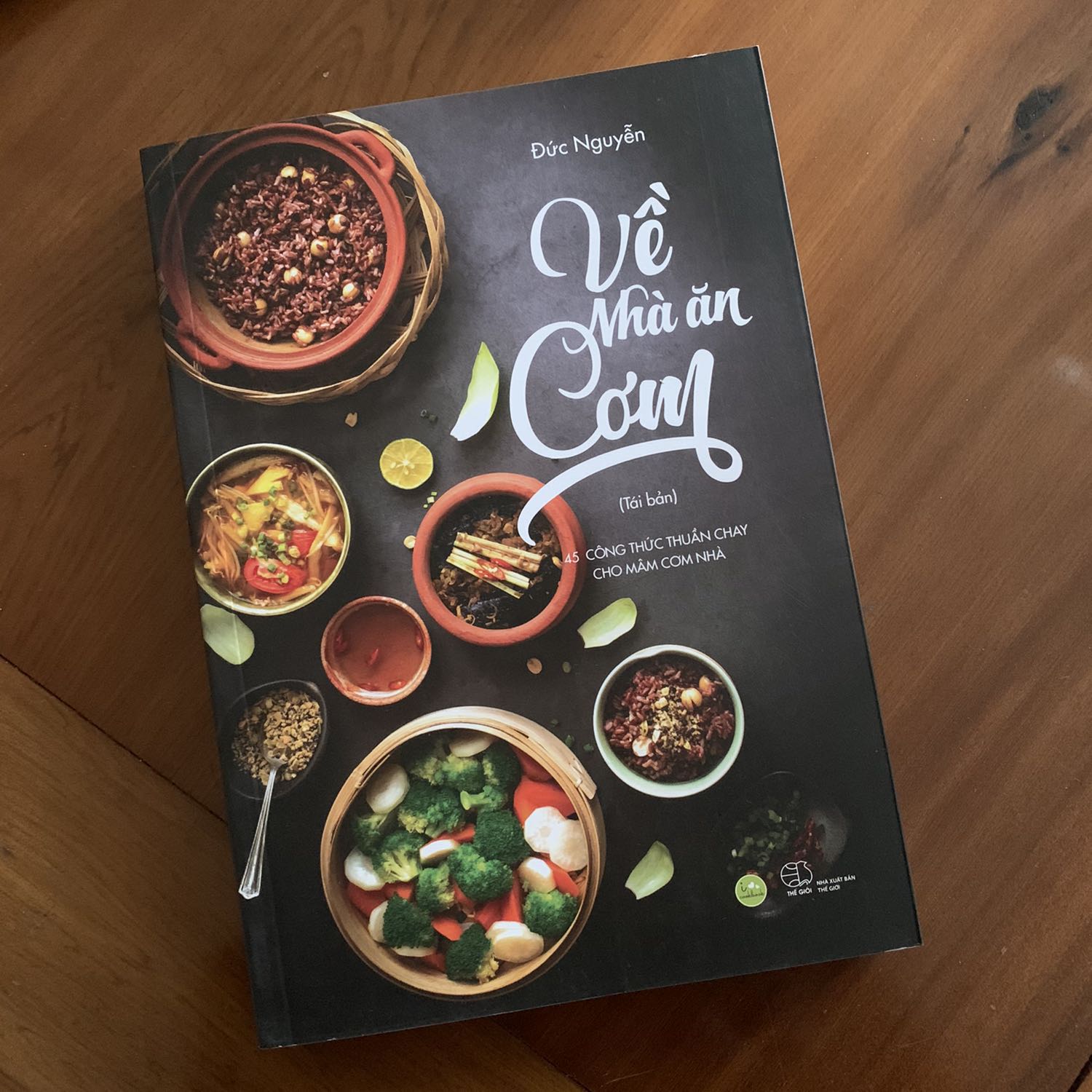 Sách đẹp, cầm nặng tay. Hình ảnh rất hấp dẫn. Mình mua tặng do thấy review tốt và có tính thẩm mỹ, chủ đề đáng quan tâm. Sách đẹp, cầm nặng tay. Hình ảnh rất hấp dẫn. Mình mua tặng do thấy review tốt và có tính thẩm mỹ, chủ đề đáng quan tâm.