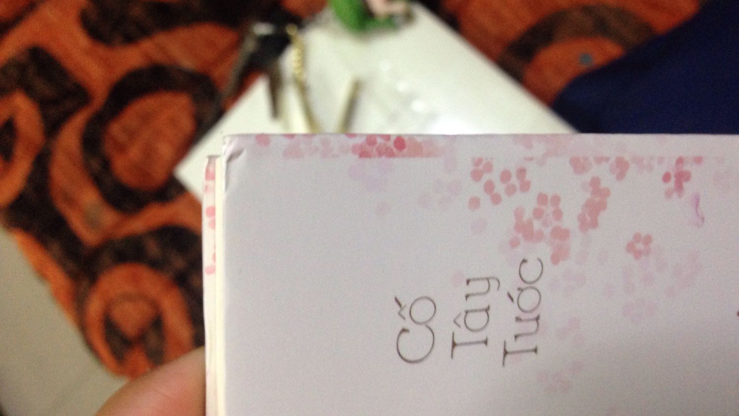 Sách rất đẹp và hay , nhưng quyển ' All in love bị móp một góc nhỏ và vỏ  bọc ngoài của quyển ' Thất tịch không mưa bị thủng vài chỗ nhỏ nhưng không sao ,bìa và bookmart siêu xinh luôn. Nội dung thì mik chưa đọc nên chưa biết...