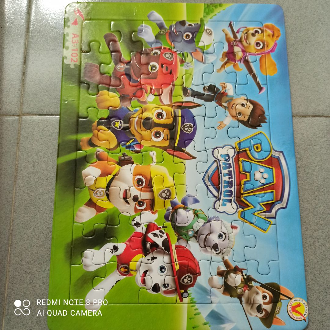 Bé rất thích chơi. nhưng thích *** cứu hộ hơn heo peppa. chơi đi chơi lại k chán. bé 3t5 ban đầu chưa biết chơi, sau nhớ thì chơi trong vòng 10 phút là xong. cho 4 sao vì mới chơi đây mà có 1 miếng bị tróc giấy. đây là bộ xếp hình đầu tiên của con.