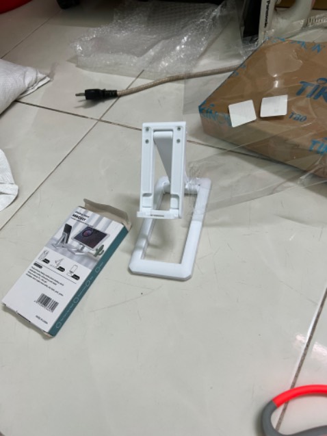 Giao nhanh kinh khủng mới đặt nửa đêm hôm nay thì chiều nay giao luôn dù khác tỉnh thành, sp siêu siêu ok luôn đẹp nguyên seal lun nha, dễ xài, thích chỗ kẹo điện thoại thay vì kéo ra như mấy loại khác thì nó cố định bằng ốc