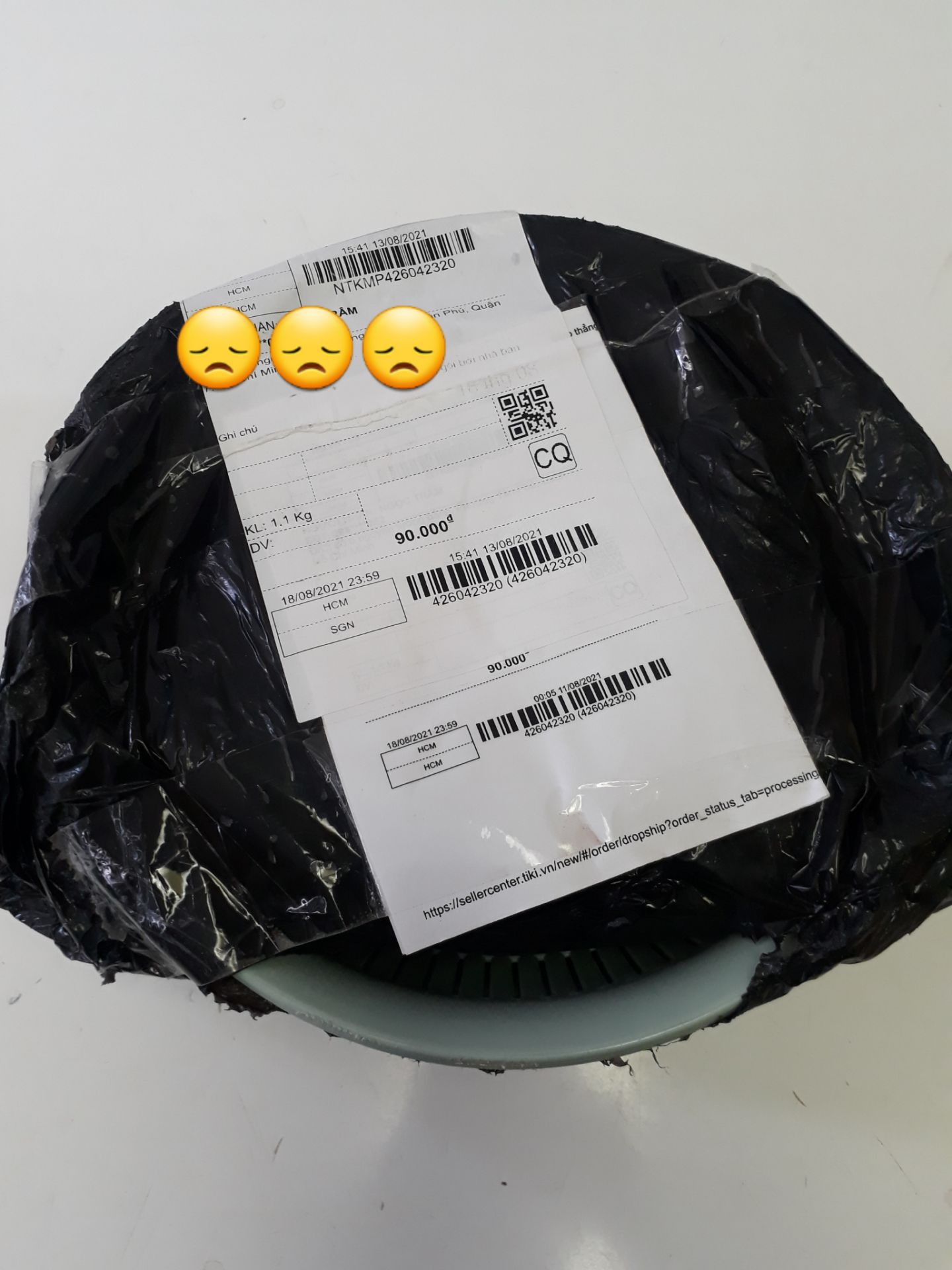 Màu đẹp. Không bị mùi nhựa. Giá tốt. Điểm trừ là nhà bán đóng gói không cẩn thận lắm nên hàng của mình bị trầy sước. Mong nhà bán cẩn thận hơn