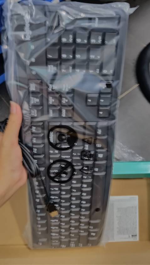 thơm mùi nhựa mới phê phê luôn, mình dùng win11 cắm vào một phát ăn ngay, độ nảy tốt, tay mình ko có lực viết chữ là như sắp phai màu mà mình gõ còn thấy nhẹ vô cùng