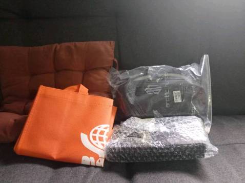 Mua cái ví mà cảm giá như đập hộp điện thoại ấy, shop gói đẹp mà cưng quá, cầm cái vi thấy đáng đồng tiền bát gạo. Mình mua nhiều lần rồi shop còn chủ động nt tặng mã giảm giá, cưng quá cưng. cho 10 sao.