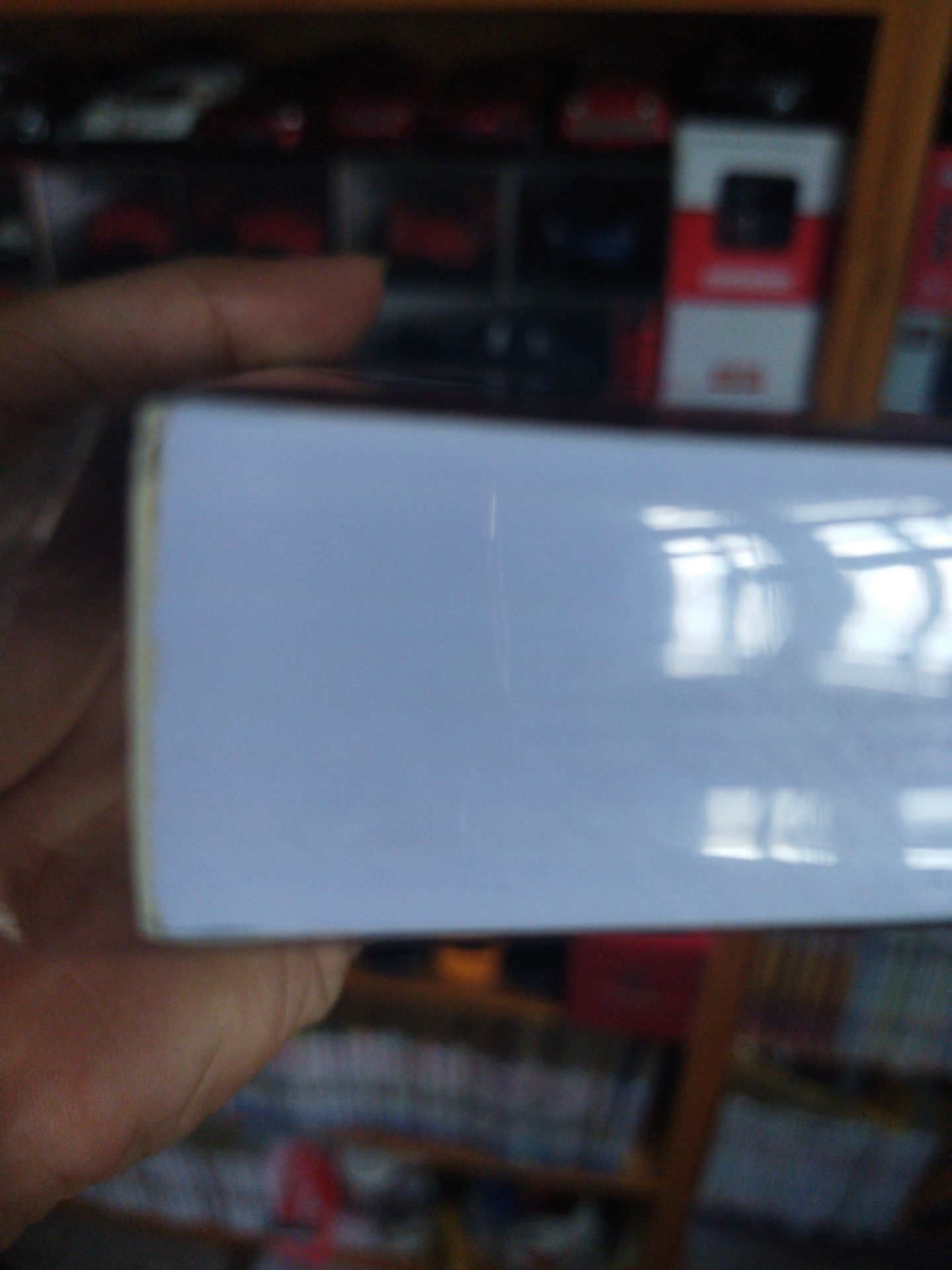 sản phẩm đẹp, không bị rách, bẩn, còn nguyên màng co, đóng gói kỹ càng, giao hàng nhanh chóng....