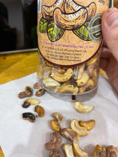 Hạt đen và mốc rất nhiều, ăn được mấy hột bỏ luôn.
Chán thiệt ...
Shop bán hàng k có tâm.