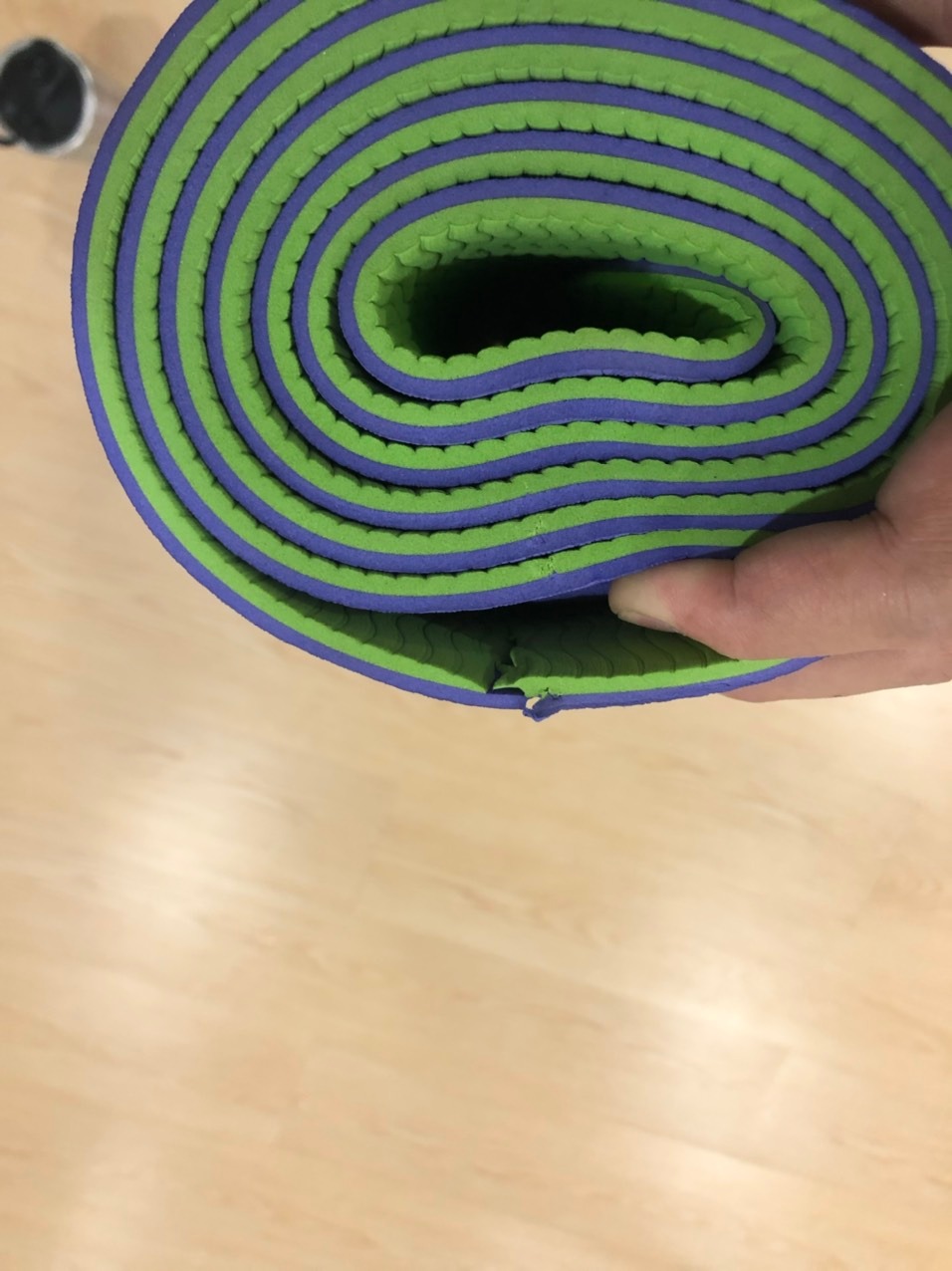 Mình đặt mua 6 thảm thì có 2 thảm bị lỗi, yêu cầu đổi trả